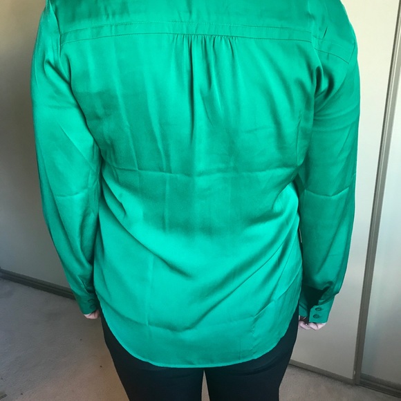 ❤️ 3/$25 Emerald green button up blouse Ann Taylor button down layering fall - Picture 5 of 7